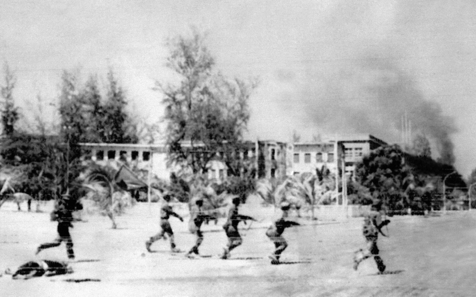 Các lực lượng vũ trang cách mạng của Kampuchea tiến vào giải phóng thủ đô Phnôm Pênh, tháng 1 năm 1979 - Sputnik Việt Nam, 1920, 24.06.2022