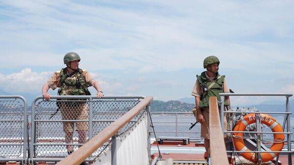 Thủy thủ trên Tàu hộ vệ &quot;Gremyshiy” thuộc Hải quân Liên bang Nga - Sputnik Việt Nam