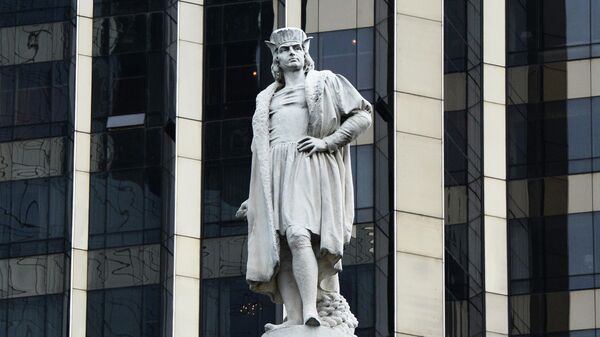 Đài tưởng niệm Christopher Columbus (nhà điêu khắc Gaetano Russo) tại Columbus Circle ở New York - Sputnik Việt Nam