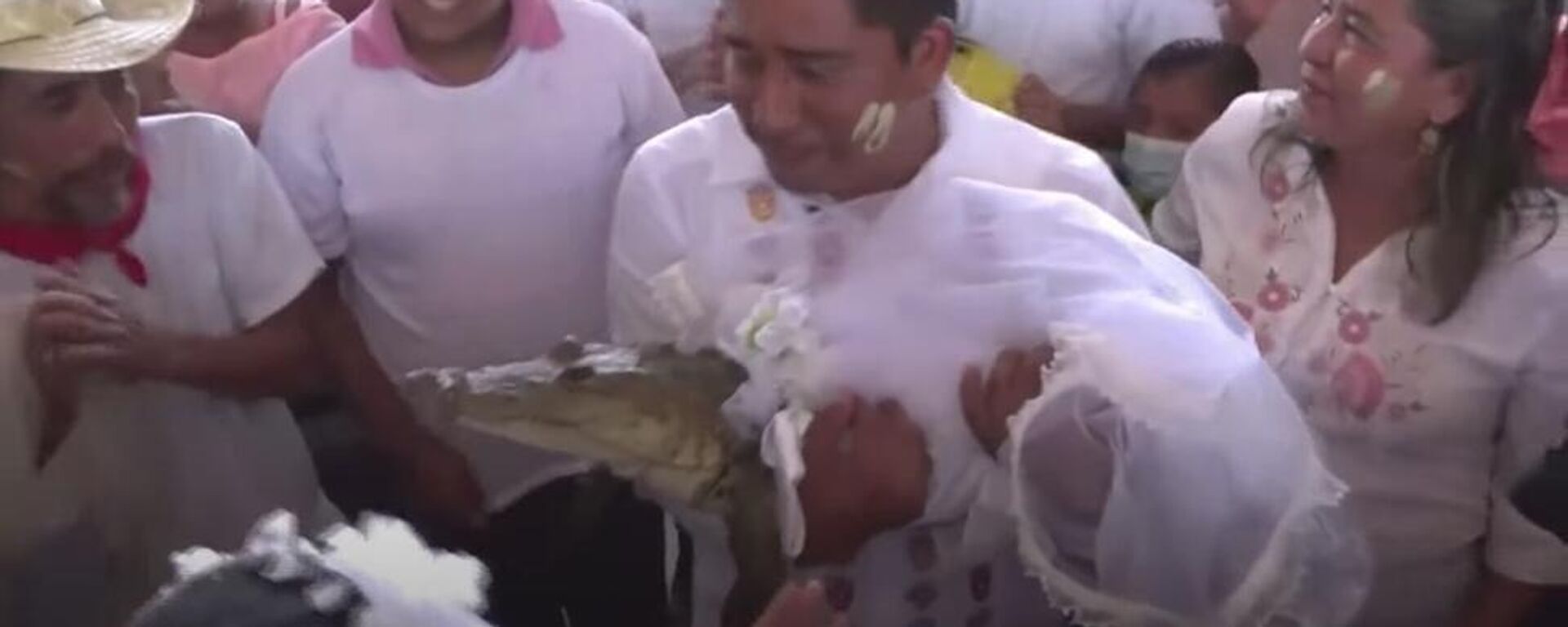 Thị trưởng thành phố kết hôn với một con cá sấu - Sputnik Việt Nam, 1920, 03.07.2022