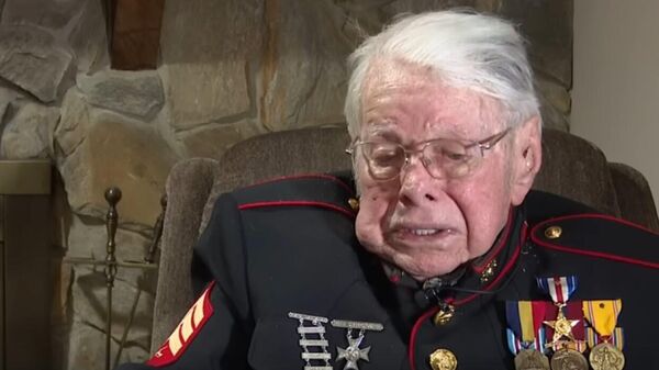 Cựu chiến binh 100 tuổi người Mỹ Carl Dekel - Sputnik Việt Nam