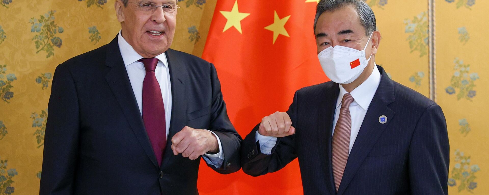 Ngoại trưởng Nga Sergei Lavrov và Ngoại trưởng Trung Quốc Vương Nghị trong cuộc gặp bên lề hội nghị thượng đỉnh G20 ở Rome - Sputnik Việt Nam, 1920, 08.07.2022