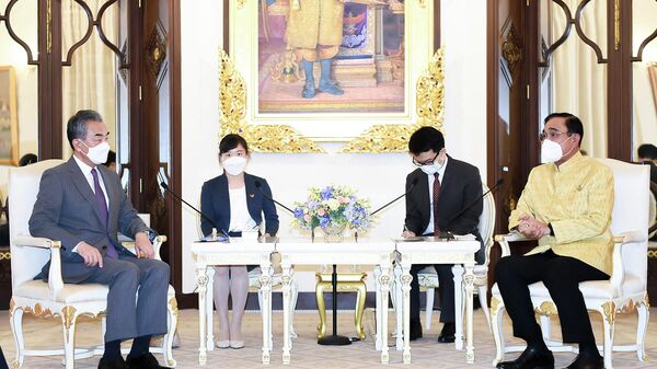 Thủ tướng Thái Lan Prayut Chan-O-Cha gặp Bộ trưởng Ngoại giao Trung Quốc Vương Nghị tại Tòa nhà Chính phủ ở Bangkok - Sputnik Việt Nam