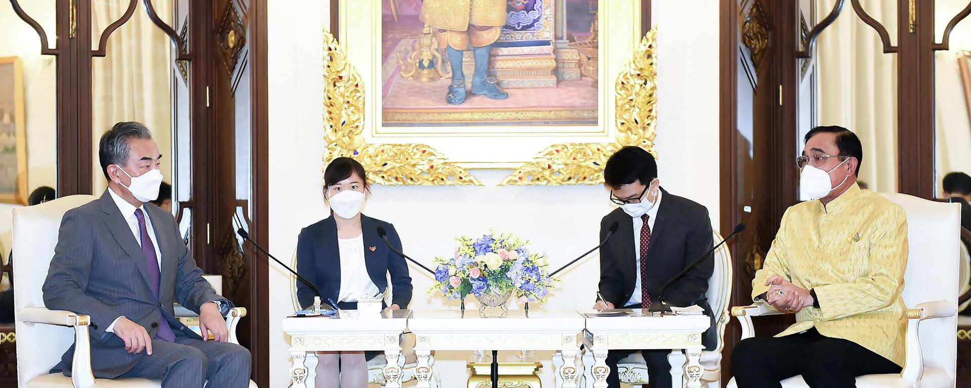 Thủ tướng Thái Lan Prayut Chan-O-Cha gặp Bộ trưởng Ngoại giao Trung Quốc Vương Nghị tại Tòa nhà Chính phủ ở Bangkok - Sputnik Việt Nam, 1920, 07.07.2022