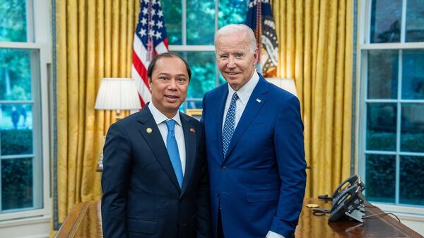 Đại sứ Nguyễn Quốc Dũng chào xã giao Tổng thống Hoa Kỳ Joe Biden - Sputnik Việt Nam