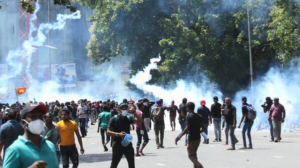 Tình huống ở Colombo nơi cảnh sát sử dụng vòi rồng và hơi cay để giải tán người biểu tình, Sri Lanka   - Sputnik Việt Nam