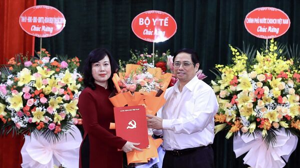 Thủ tướng Phạm Minh Chính trao Quyết định Quyền Bộ trưởng Bộ Y tế cho đồng chí Đào Hồng Lan - Sputnik Việt Nam
