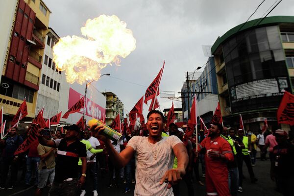Người biểu tình tuần hành phản đối chi phí thực phẩm và xăng dầu quá cao ở Panama. - Sputnik Việt Nam