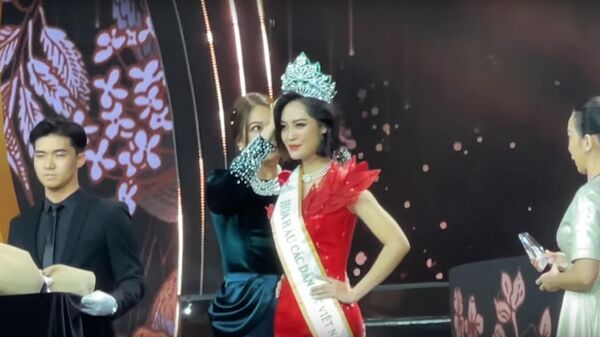Người chiến thắng Hoa hậu các dân tộc Việt Nam Nông Thúy Hằng - Sputnik Việt Nam