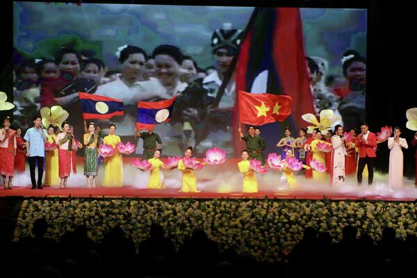 Lễ kỷ niệm trọng thể 60 năm Ngày thiết lập quan hệ ngoại giao Việt Nam - Lào - Sputnik Việt Nam