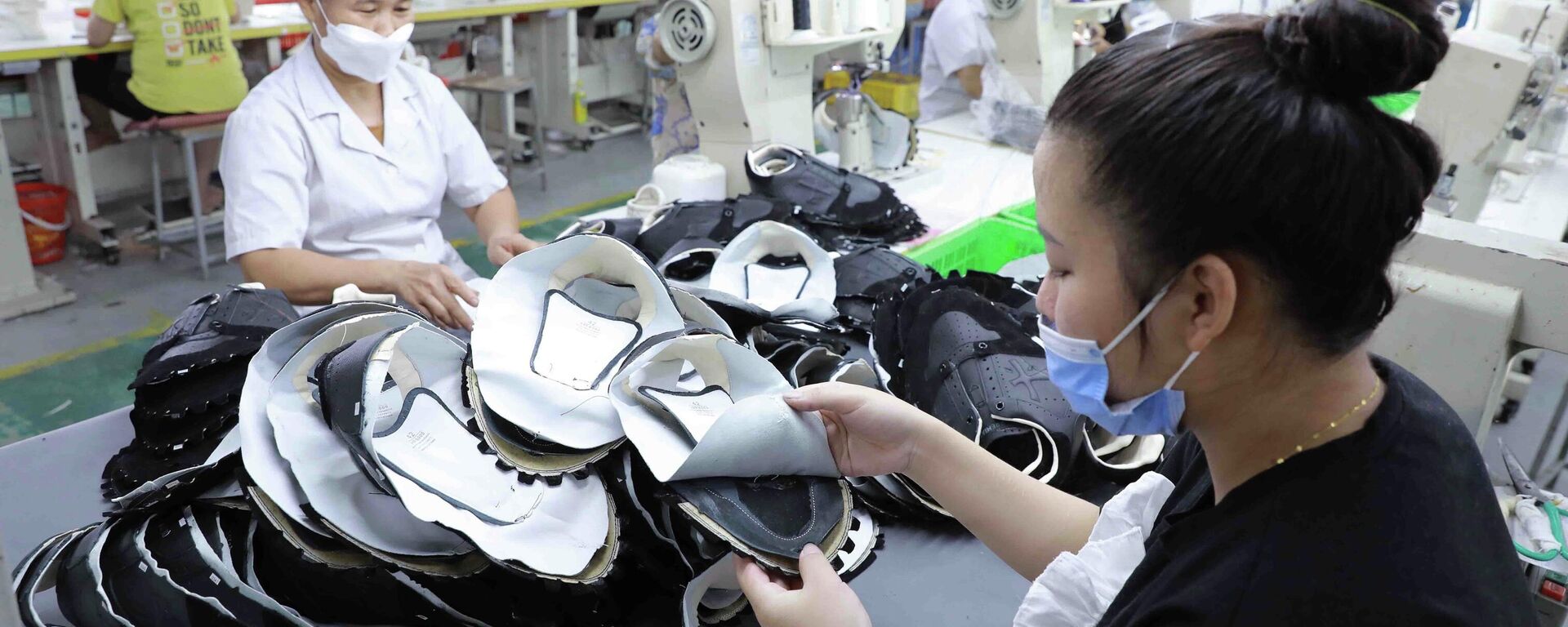 Công ty giầy Trường Xuân tạo việc làm ổn định cho 500 lao động có mức thu nhập từ 7 đến 7,5 triệu đồng/người/tháng - Sputnik Việt Nam, 1920, 29.07.2022