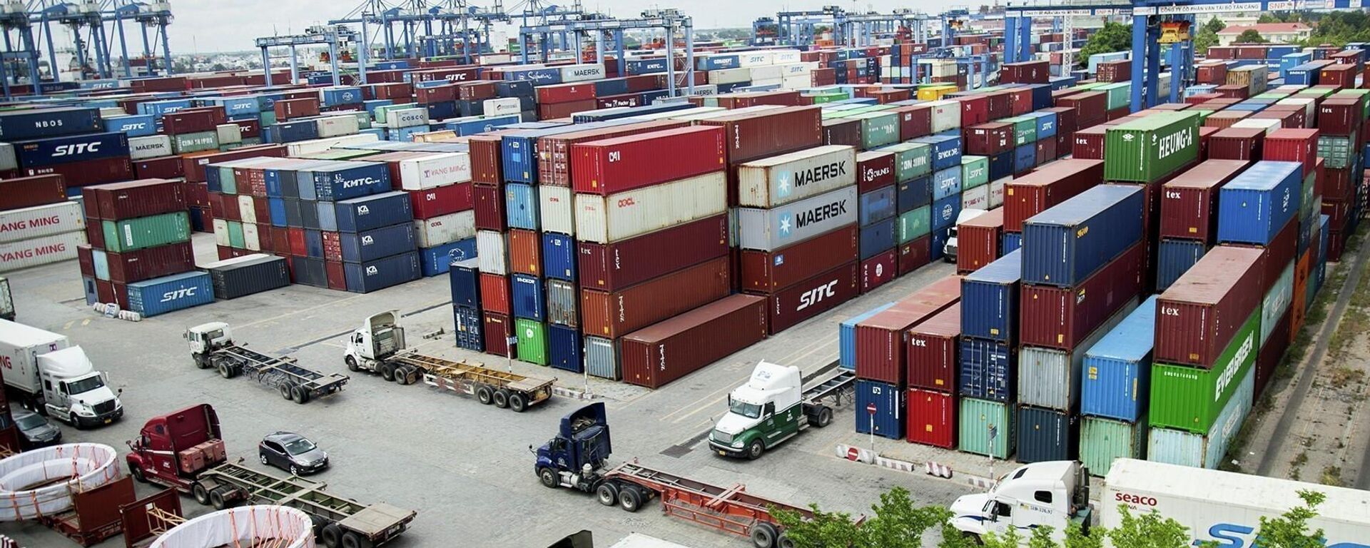 Tân Cảng Sài Gòn-cảng hiện đại và lớn nhất Việt Nam với thị phần container xuất nhập khẩu chiếm trên 90% khu vực phía Nam và hơn 60% thị phần cả nước - Sputnik Việt Nam, 1920, 14.09.2022
