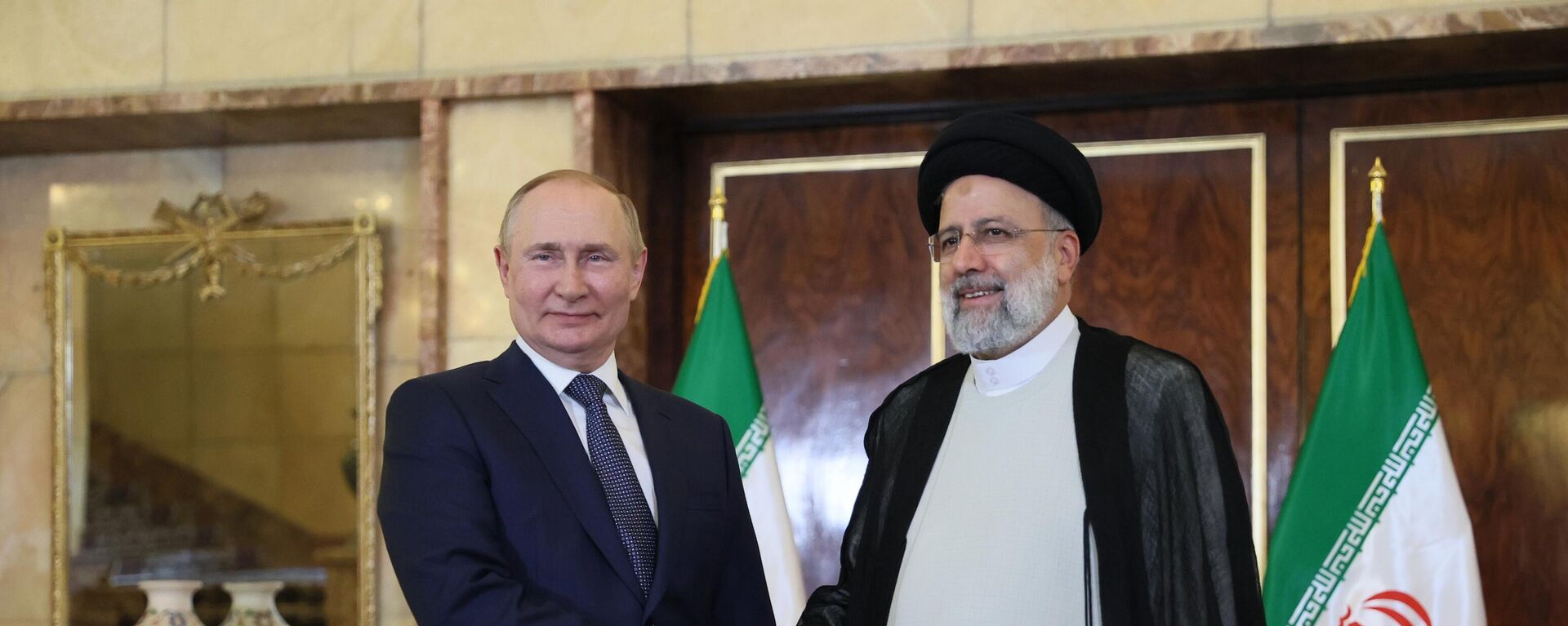 Tổng thống Nga Vladimir Putin và Tổng thống Iran Ebrahim Raisi trong cuộc gặp ở Tehran - Sputnik Việt Nam, 1920, 20.07.2022