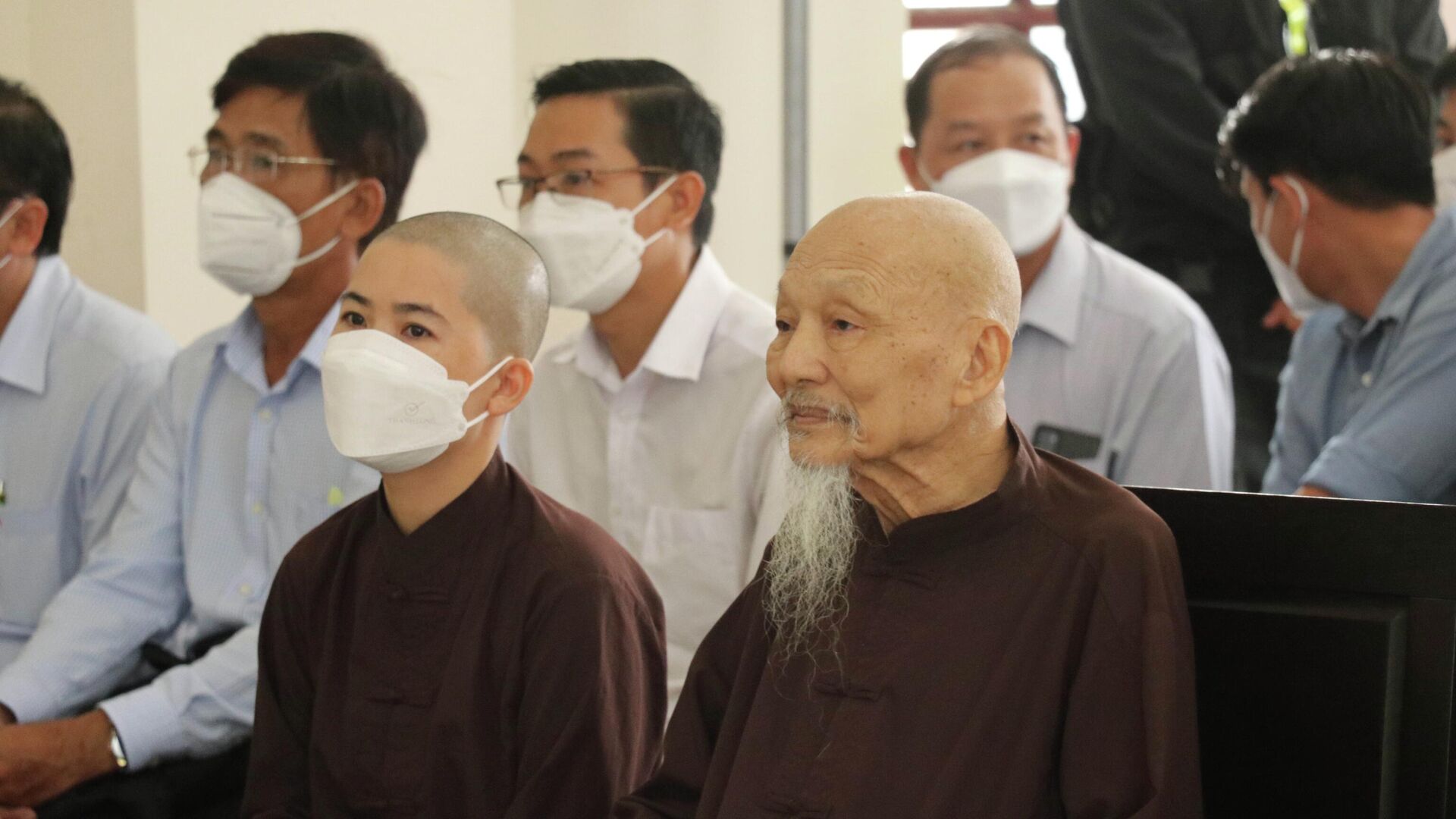 Vì sao ông Lê Tùng Vân và 3 con ở Tịnh thất Bồng Lai bị khởi tố bắt giam