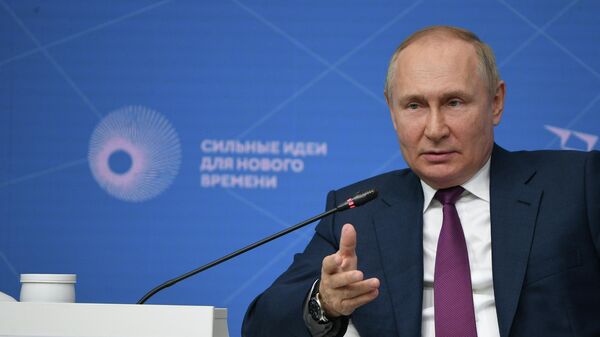 Tổng thống Nga Vladimir Putin tại diễn đàn «Những ý tưởng mạnh mẽ dành cho thời đại mới - Sputnik Việt Nam