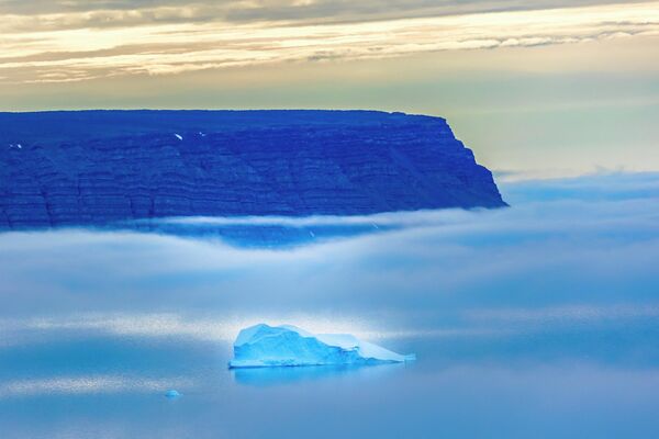 Những tảng băng trôi ngoài khơi Pituffik, Greenland. - Sputnik Việt Nam