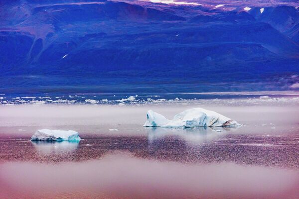 Những tảng băng trôi ở Vịnh Baffin gần Pituffik, Greenland, vào ngày 20 tháng 7 năm 2022. - Sputnik Việt Nam
