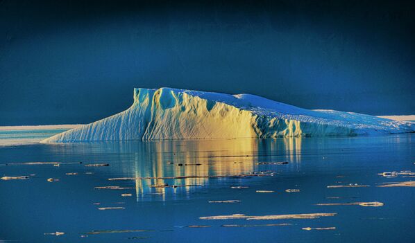 Tảng băng trôi ngoài khơi Pituffik, Greenland. - Sputnik Việt Nam