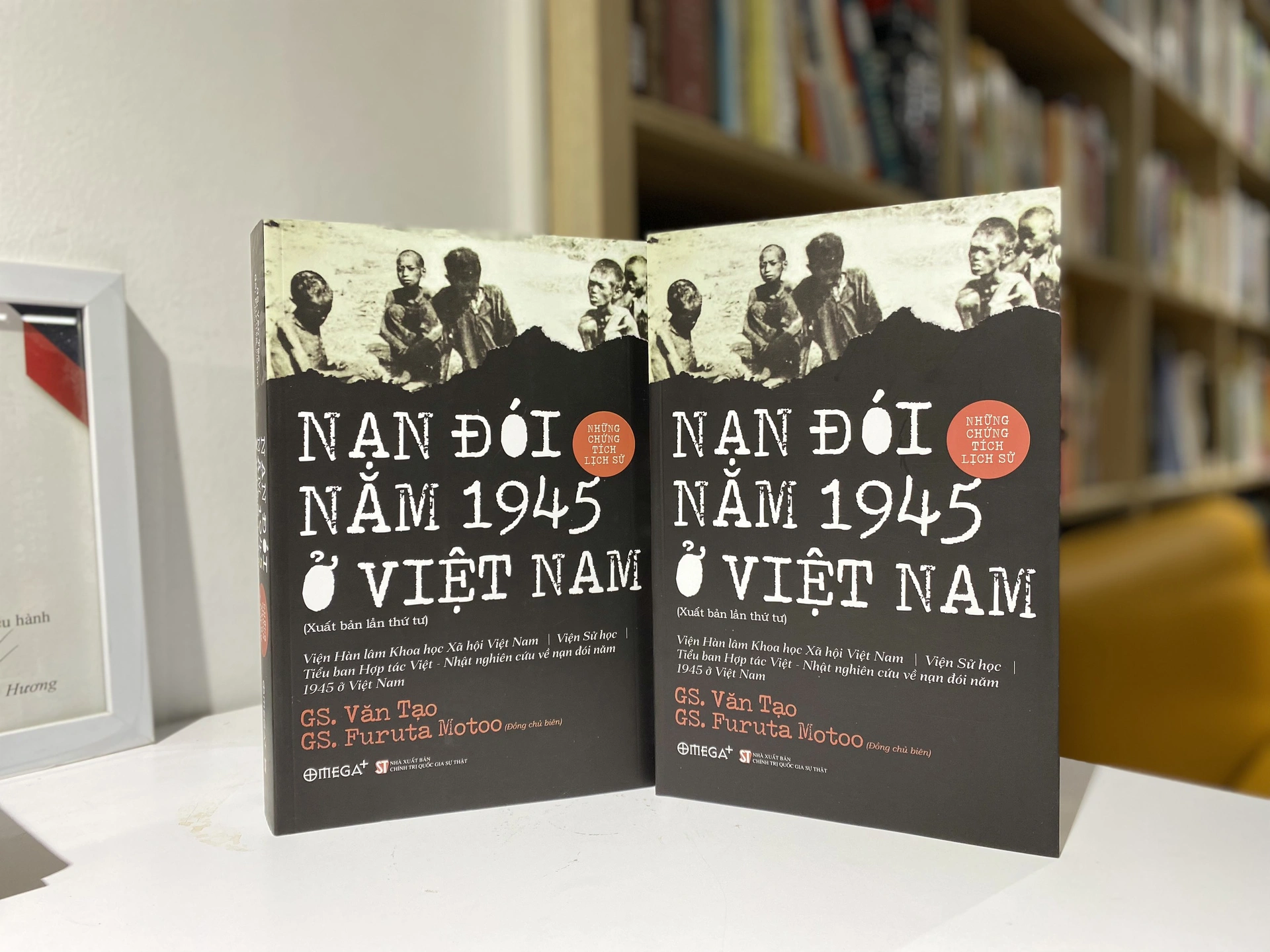 Cuốn sách Nạn đói năm 1945 ở Việt Nam - Những chứng tích lịch sử của Viện sử học, GS Văn Tạo và GS Furata Motoo - Sputnik Việt Nam, 1920, 31.07.2022