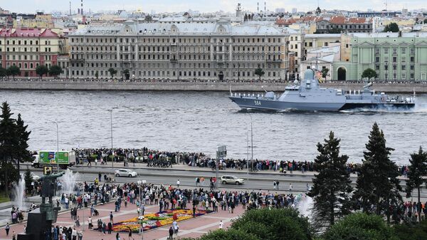 Tàu tên lửa cỡ nhỏ «Odintsovo» tại Lễ diễu binh chính nhân kỷ niệm Ngày Hải quân Nga ở Saint-Peterburg.  - Sputnik Việt Nam