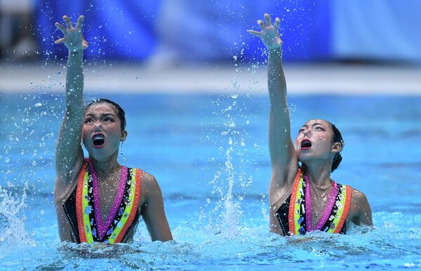 Các nữ vận động viên Việt Nam thực hiện phần thi kỹ thuật bơi đồng bộ cặp đôi tại Thế vận hội Hữu nghị ở Kazan. - Sputnik Việt Nam
