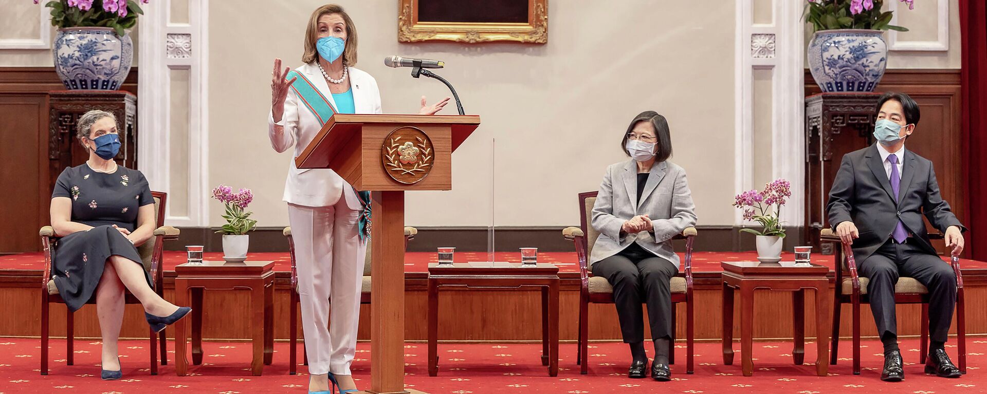 Chủ tịch Hạ viện Hoa Kỳ Nancy Pelosi trong buổi hội kiến chính thức với Tổng thống Đài Loan Thái Anh Văn (Tsai Ing-wen) ngày 3/8/2022 - Sputnik Việt Nam, 1920, 03.08.2022