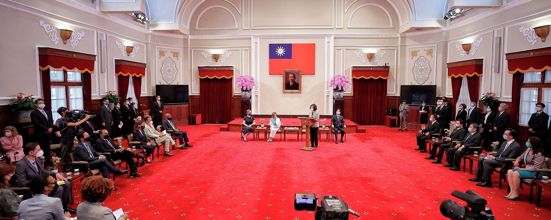 Chủ tịch Hạ viện Hoa Kỳ Nancy Pelosi và Tổng thống Đài Loan Tsai Ing-wen trong cuộc gặp - Sputnik Việt Nam, 1920, 03.08.2022