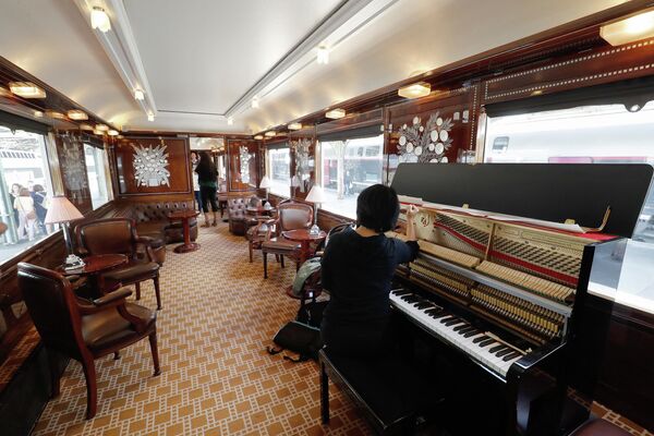 Tàu tốc hành Orient Express ở Paris. - Sputnik Việt Nam