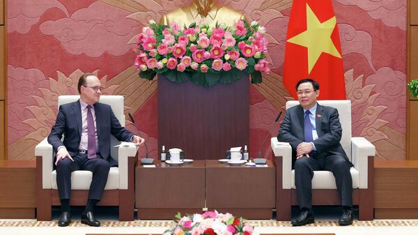  Chủ tịch Quốc hội Vương Đình Huệ tiếp Đại sứ đặc mệnh toàn quyền Liên bang Nga tại Việt Nam - Sputnik Việt Nam