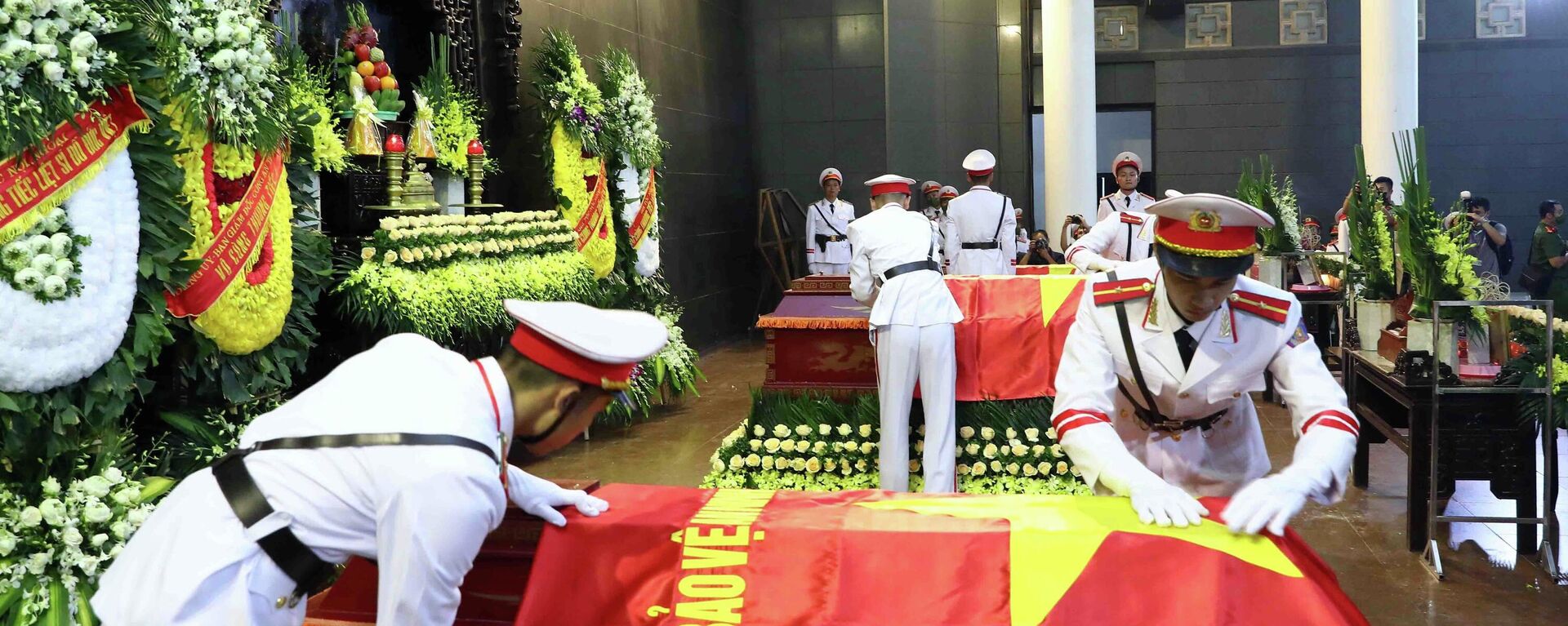 Lễ tang 3 chiến sĩ cảnh sát PCCC và CNCH hy sinh khi làm nhiệm vụ - Sputnik Việt Nam, 1920, 05.08.2022