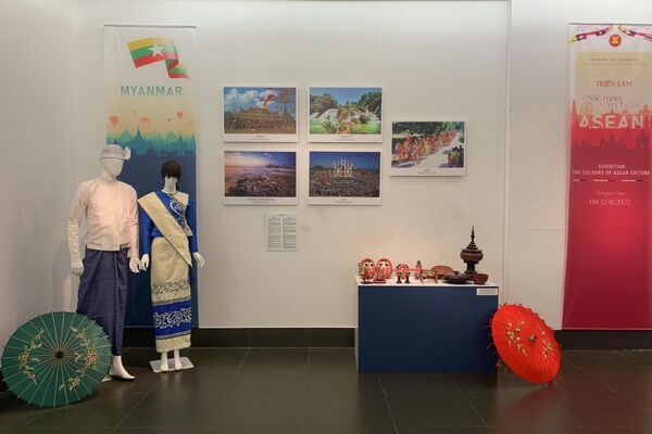 Triển lãm Sắc màu văn hóa ASEAN diễn ra từ ngày 08-12/08/2022 tại Bảo tàng Mỹ Thuật Hà Nội  - Sputnik Việt Nam