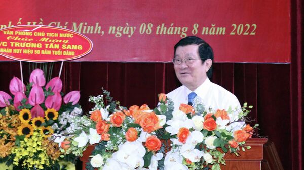 Trao tặng Huy hiệu 50 năm tuổi Đảng cho nguyên Ủy viên Bộ Chính trị, nguyên Chủ tịch nước Trương Tấn Sang - Sputnik Việt Nam