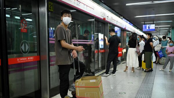 Tại một ga tàu điện ngầm ở Bắc Kinh - Sputnik Việt Nam