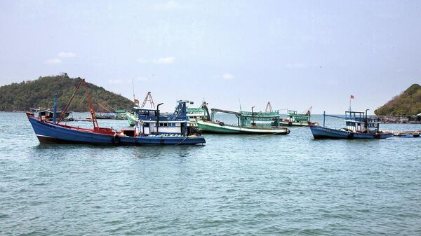 Tàu cá neo đậu trên vùng biển xã đảo Tiên Hải, thành phố Hà Tiên. - Sputnik Việt Nam