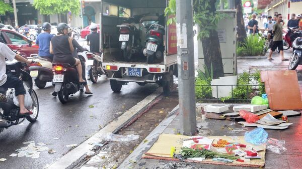 Công an quận Hoàn Kiếm đang điều tra vụ nghi án xảy ra tại phố Hàng Bài - Sputnik Việt Nam