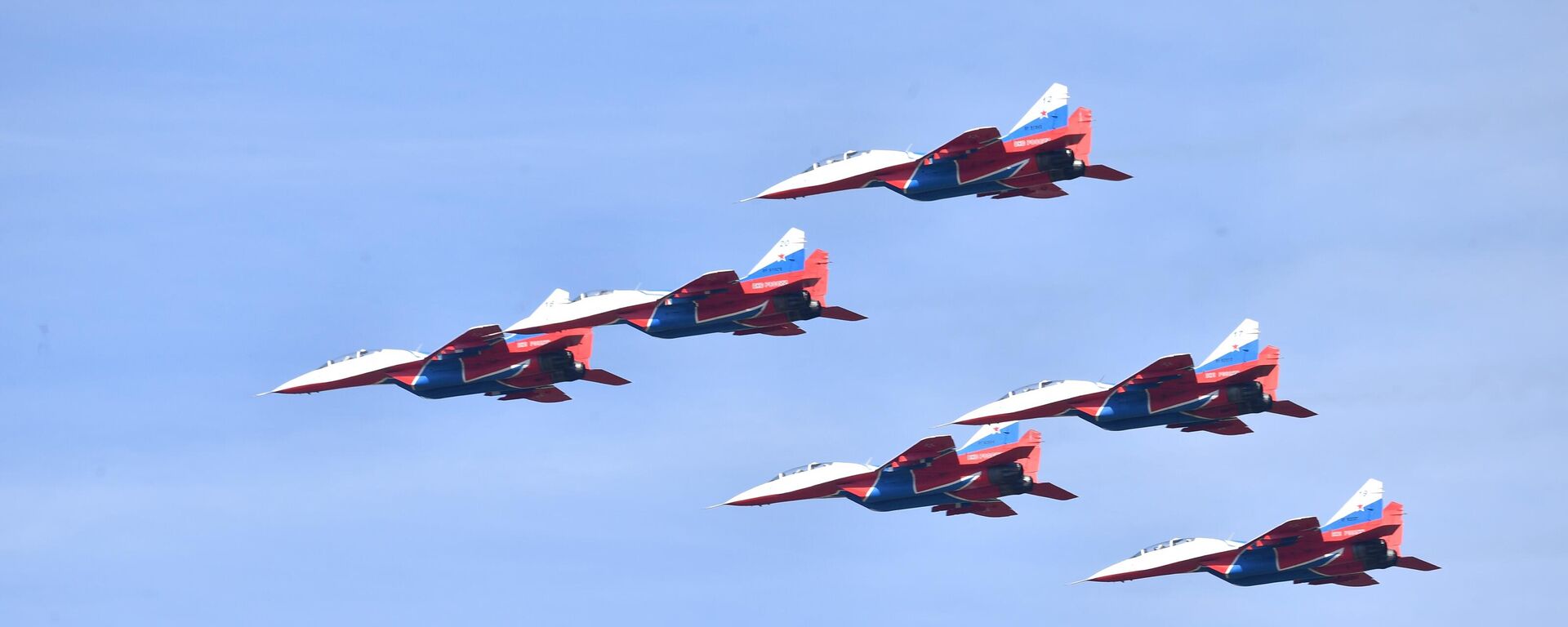 Máy bay MiG-29UB trong một màn trình diễn tại sự kiện lễ hội kỷ niệm 110 năm Ngày thành lập Lực lượng Không quân Nga - Sputnik Việt Nam, 1920, 27.08.2022