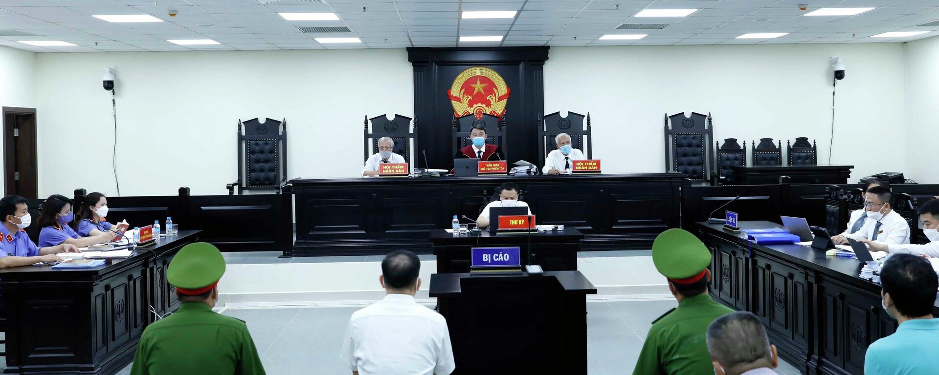 Xét xử sơ thẩm cựu Trưởng Công an quận Tây Hồ (Hà Nội) Phùng Anh Lê cùng 3 đồng phạm - Sputnik Việt Nam, 1920, 14.08.2022