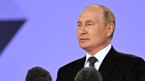 Tổng thống Nga Vladimir Putin thăm dự tại diễn đàn Army-2022. - Sputnik Việt Nam