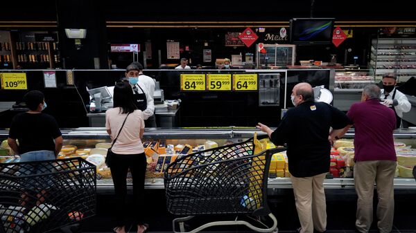 Người mua sắm trong một cửa hàng ở Lebanon - Sputnik Việt Nam