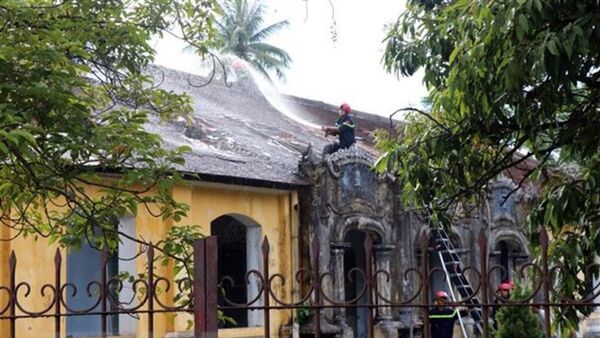 Huế điều tra nguyên nhân vụ cháy ở tòa nhà di tích Quốc Tử Giám triều Nguyễn - Sputnik Việt Nam