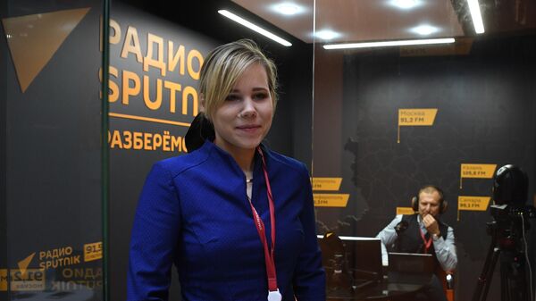 Nhà báo, nhà khoa học chính trị Darya Dugina trong phòng thu đài Sputnik - Sputnik Việt Nam