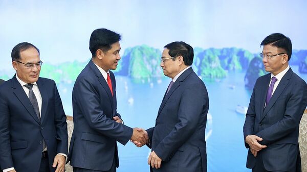 Thủ tướng Phạm Minh Chính tiếp Bộ trưởng Bộ Tư pháp Lào Phayvy Xibualypha - Sputnik Việt Nam