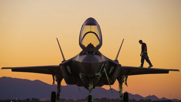 Phi công Không quân Hoàng gia Úc lái chiếc F-35A Lightning II - Sputnik Việt Nam