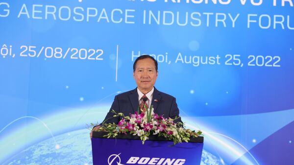 Giám đốc Boeing Việt Nam Michael Nguyễn phát biểu tại Diễn đàn Hàng không Vũ trụ Boeing tại Hà Nội - Sputnik Việt Nam