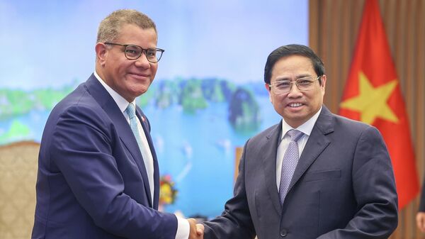 Thủ tướng Chính phủ Phạm Minh Chính và ông Alok Sharma, Bộ trưởng, Chủ tịch COP2. - Sputnik Việt Nam