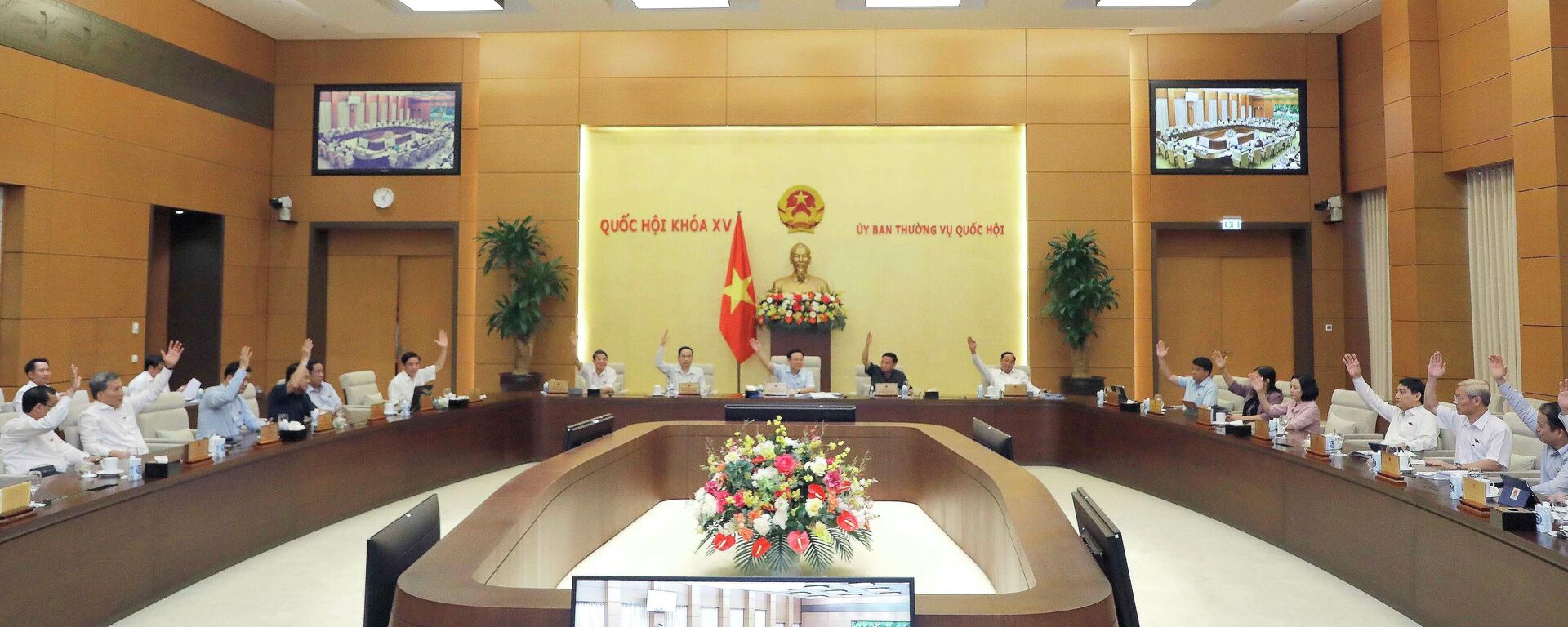 Khai mạc Phiên họp bất thường tháng 8 của Uỷ ban Thường vụ Quốc hội - Sputnik Việt Nam, 1920, 30.08.2022