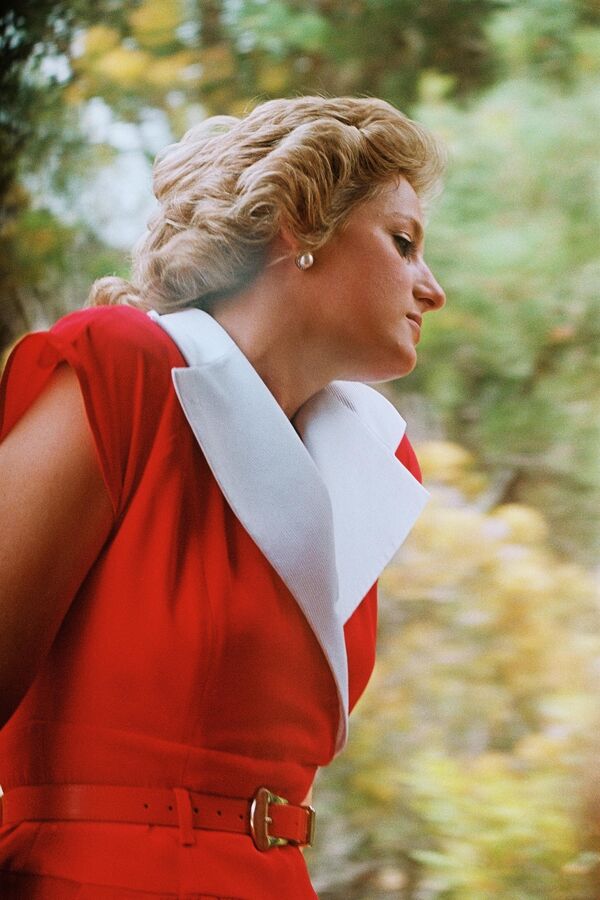 Công nương xứ Wales Diana khi tạo dáng cho các nhiếp ảnh gia ở Melbourne. - Sputnik Việt Nam
