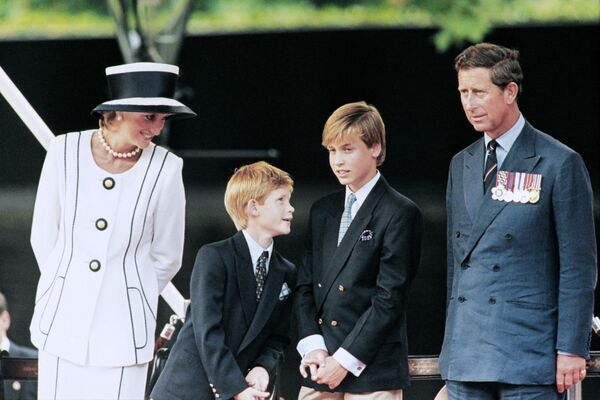 Công nương xứ Wales Diana với các con và Thái tử Charles ở London. - Sputnik Việt Nam
