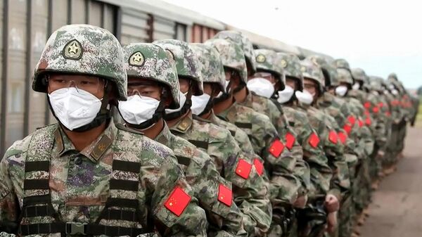 Китайский военные, прибывшие на военные учения Восток-2022 на полигоне Сергеевский в Приморском крае Дальнего Востока России - Sputnik Việt Nam