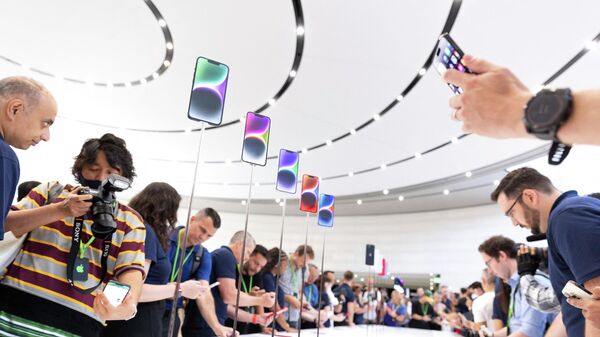 Buổi giới thiệu iPhone 14 và 14 Plus mới tại sự kiện của Apple tại Apple Park ở Cupertino, California - Sputnik Việt Nam